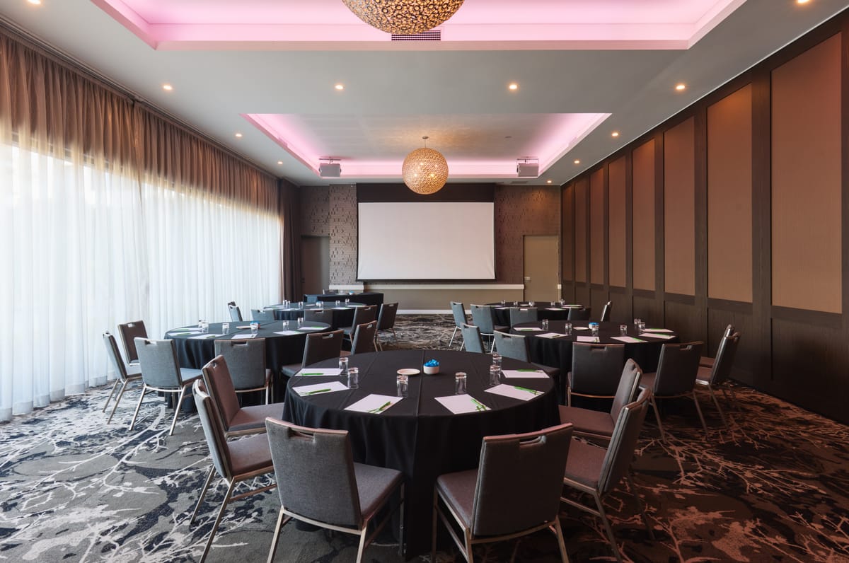 Holiday Inn Warwick Farm by IHG — 5