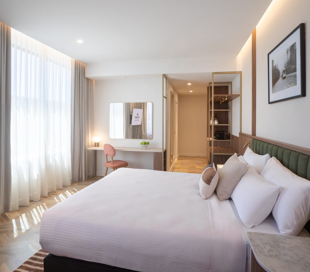 Amora Herencia Riverwalk Melbourne — 2