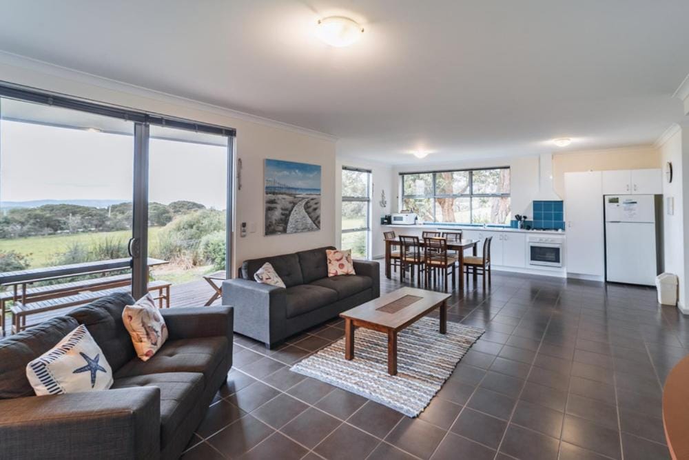 Cosy Corner Sea View Apartments — 4