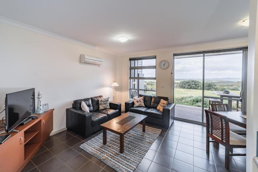 Cosy Corner Sea View Apartments — 5