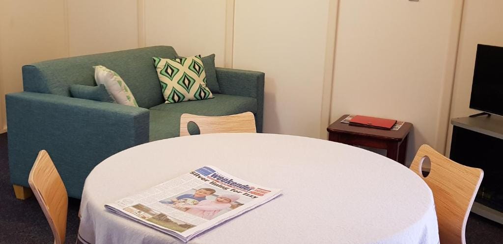 Park Avenue Holiday Units — 5