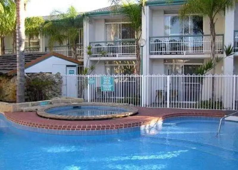 Mandurah Motel & Apartments — 1
