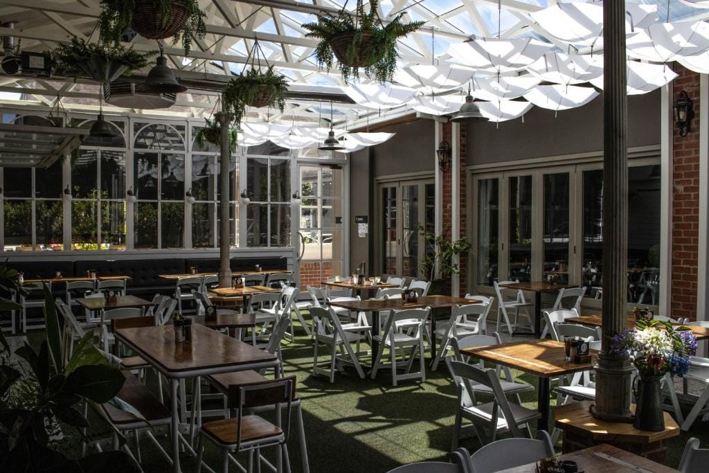 Oscars Hotel and Cafe Bar — 4