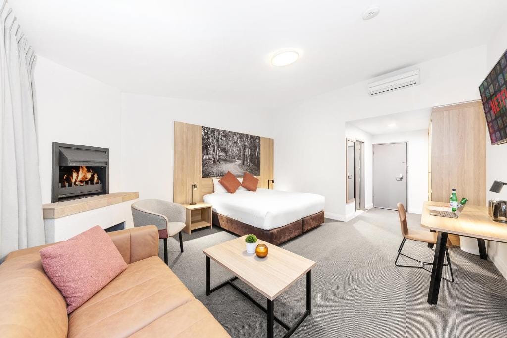 Littomore Hotel on Stewart, Bathurst — 5
