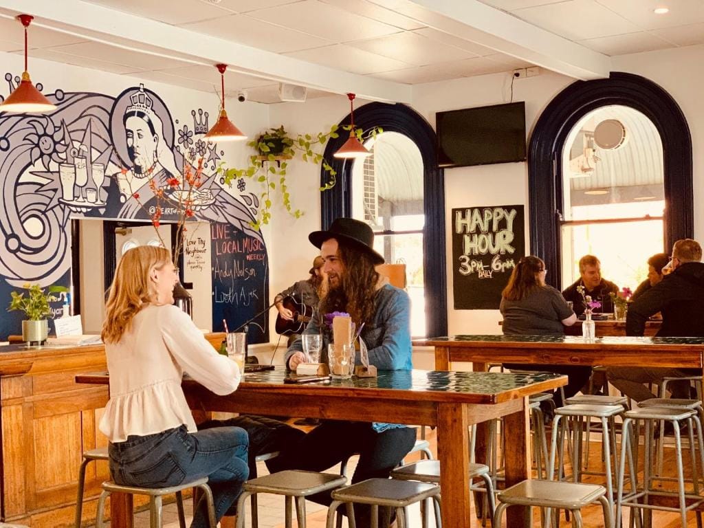 The Victoria Hotel Bathurst — 4