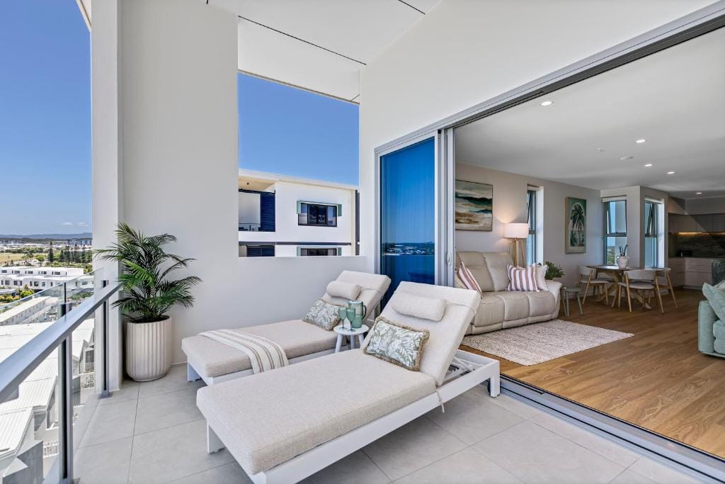 Azzure Bokarina Penthouse- Brand New- Ocean View- Resort Style Pool- Steam Room — 1