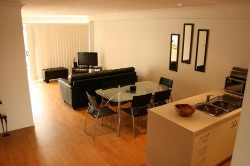 Alexandra Apartments — 5