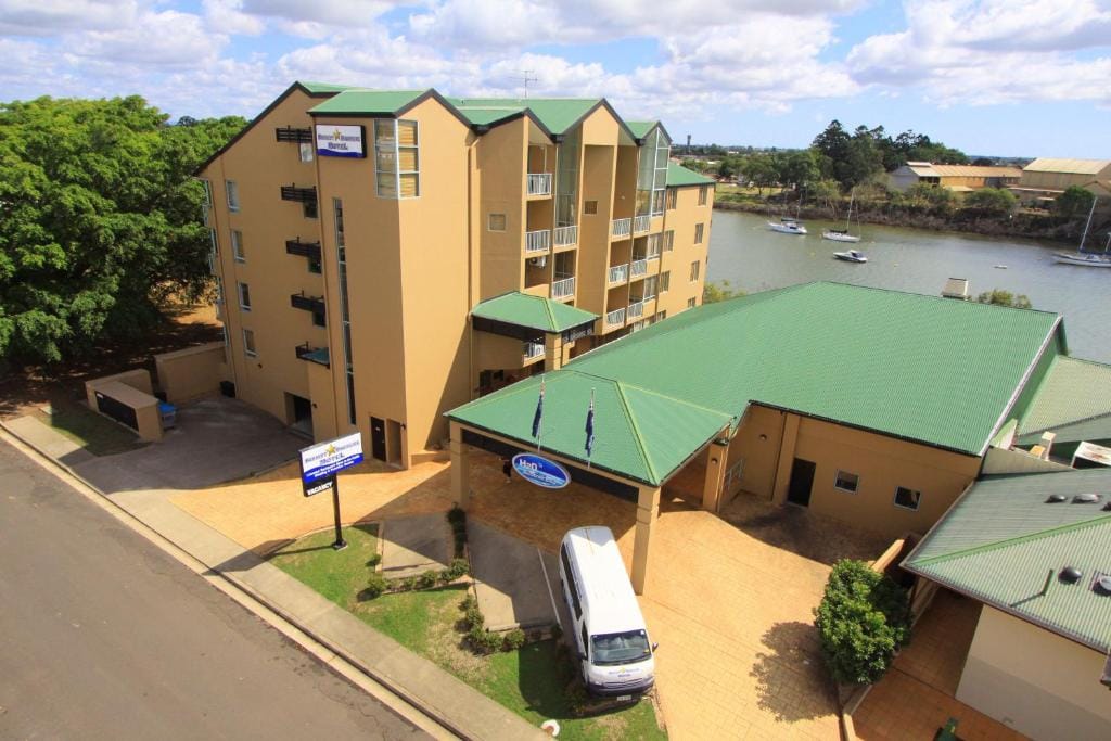 Burnett Riverside Hotel — 1