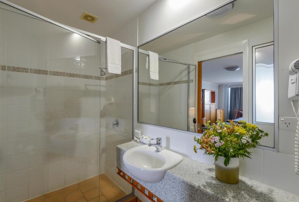 Burnett Riverside Hotel — 3