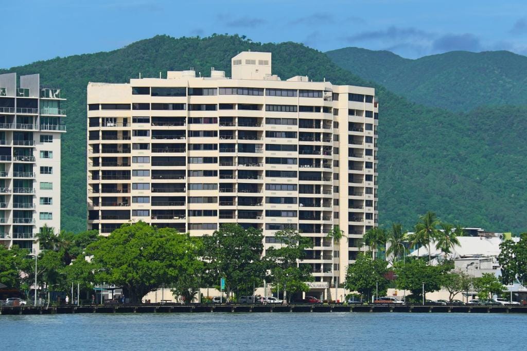 Cairns Aquarius — 5