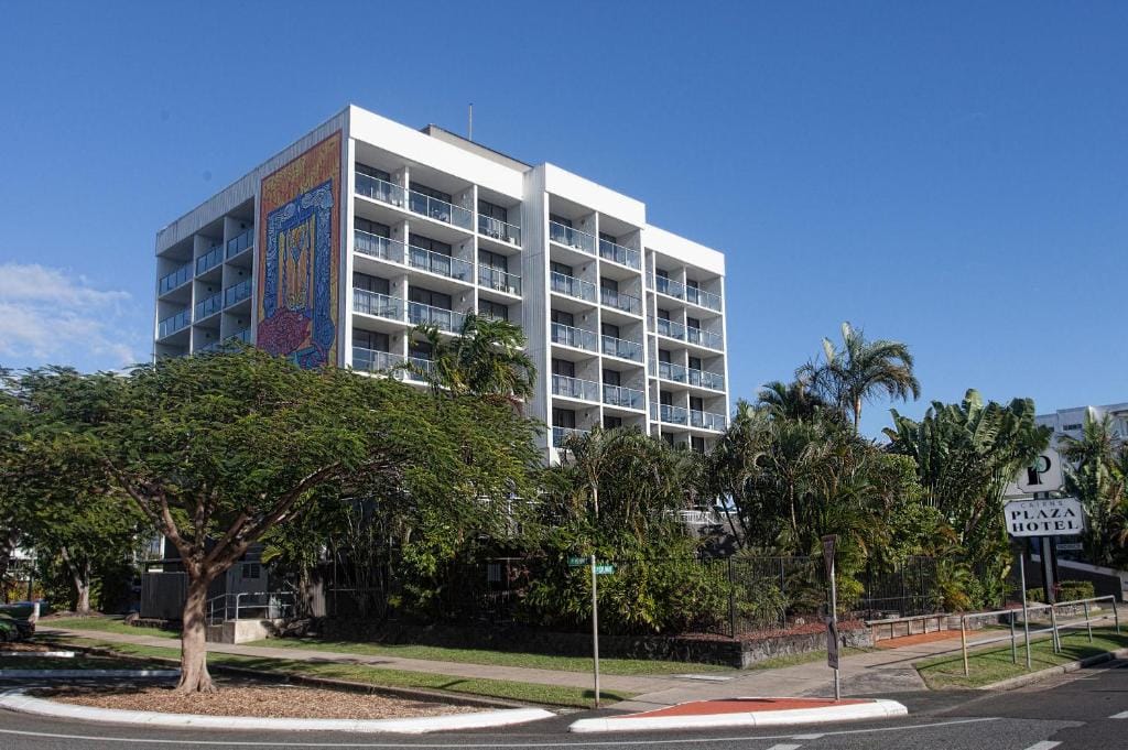 Cairns Plaza Hotel — 1
