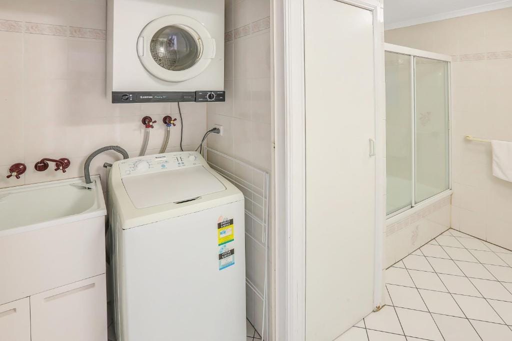 Koala Court Holiday Apartments — 2