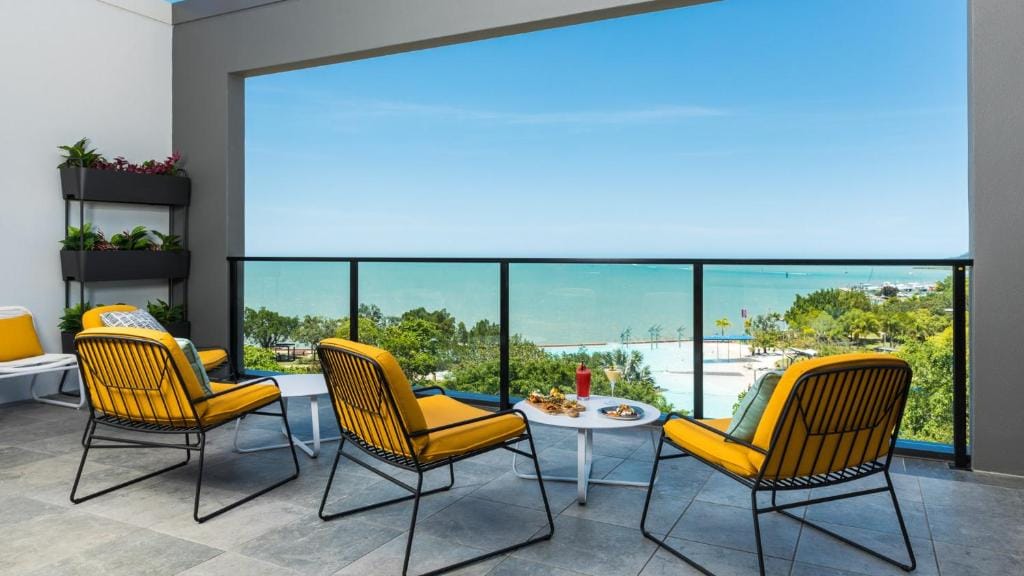 Oaks Cairns Hotel — 1