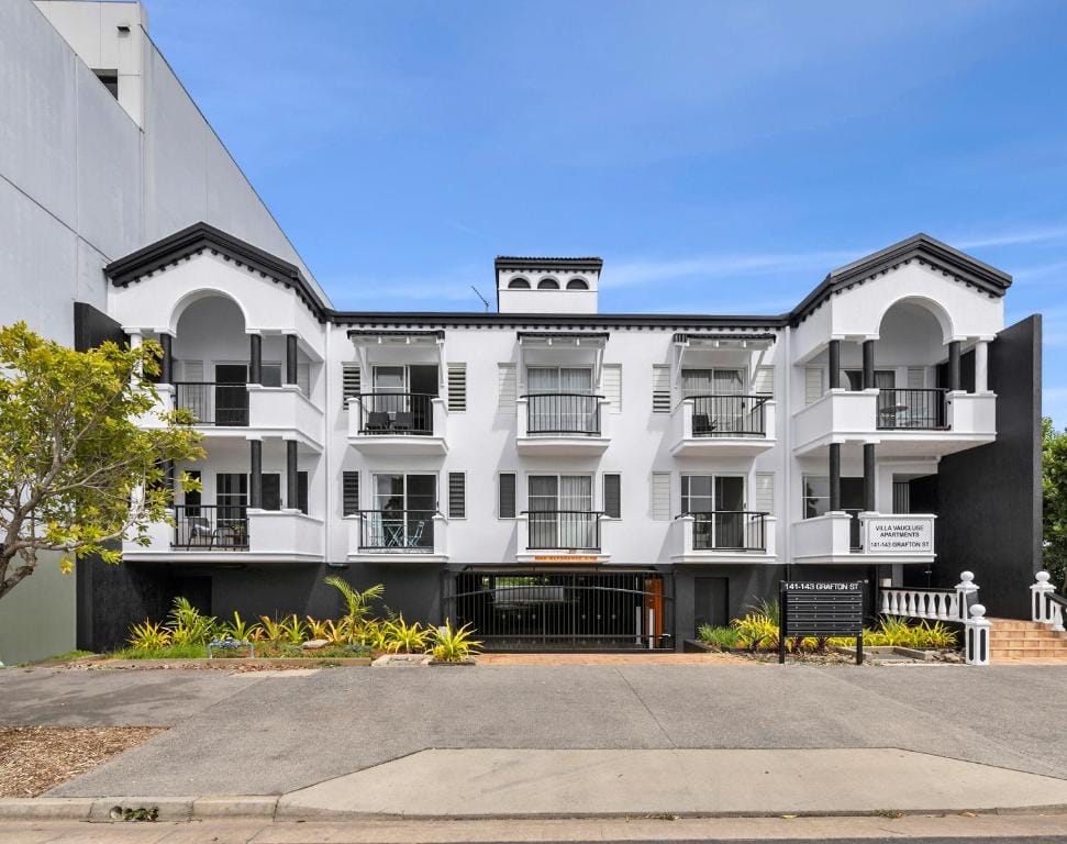Villa Vaucluse Apartments — 1