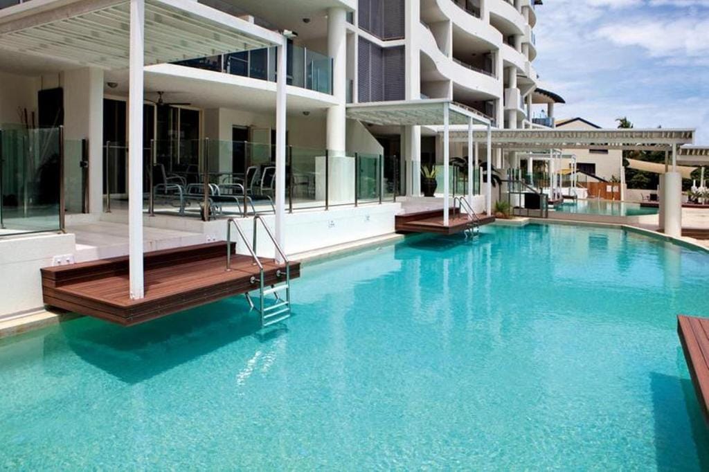 Waters Edge Apartment Cairns — 1