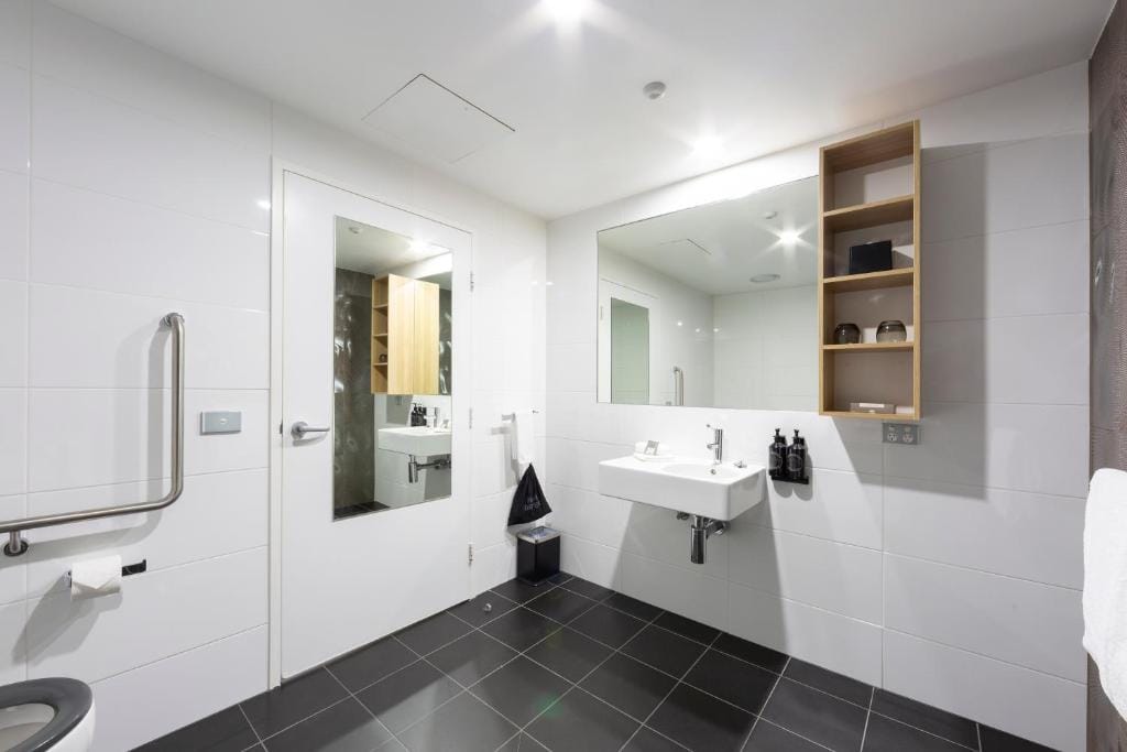 Avenue Hotel Canberra — 3