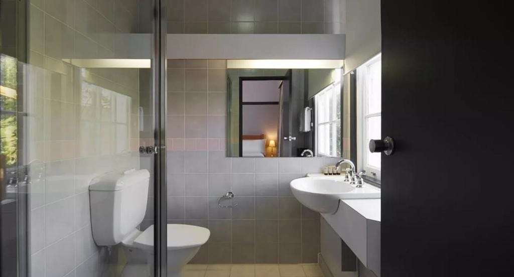 Brassey Hotel — 3
