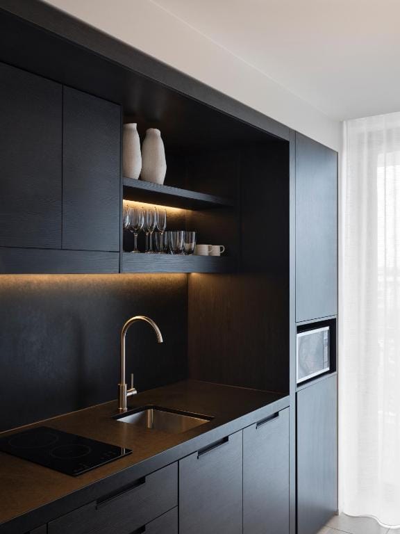 Burbury Hotel & Apartments — 5