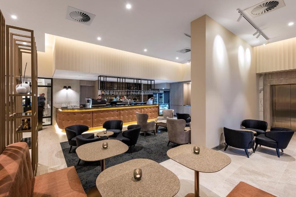 Deco Hotel Canberra — 4