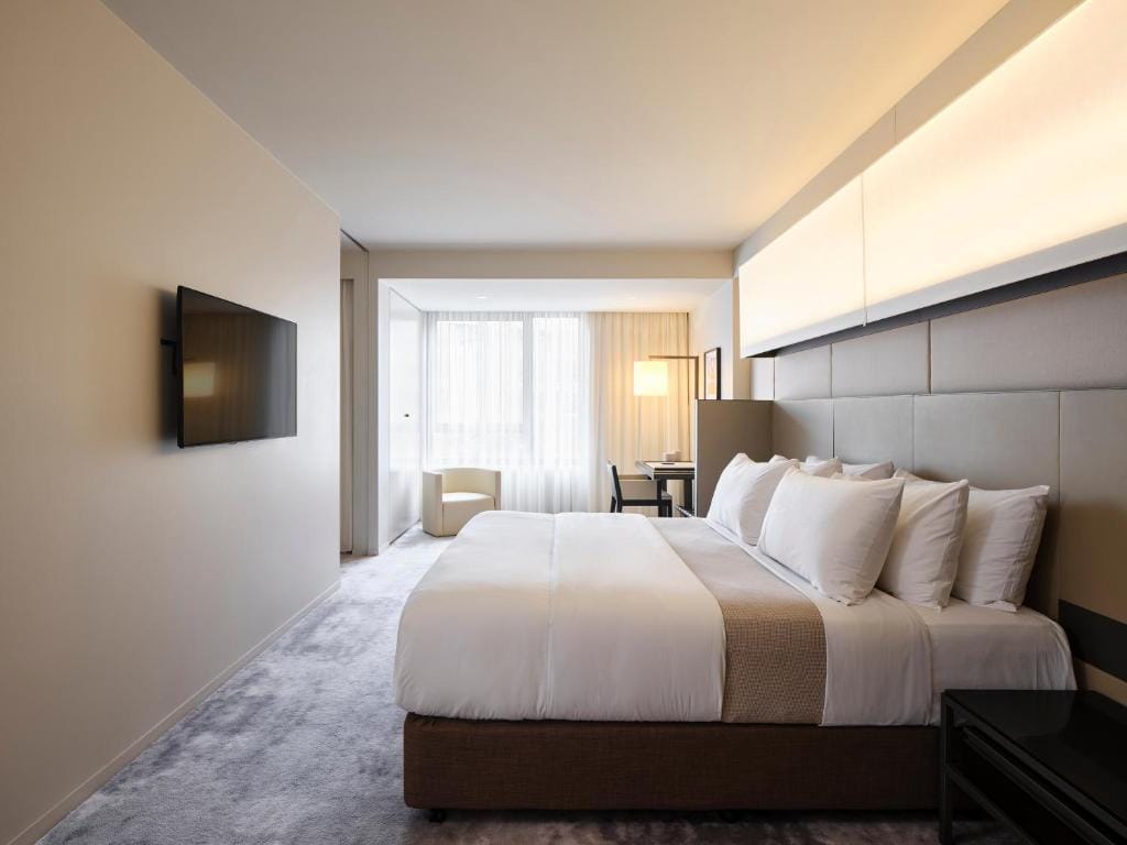 Hotel Realm — 1