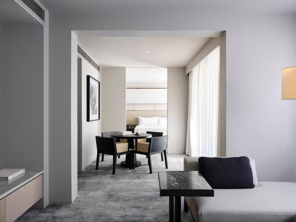 Hotel Realm — 3