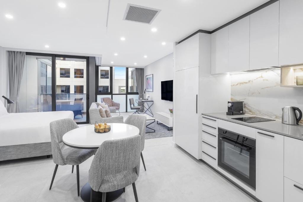 Meriton Suites Canberra — 2