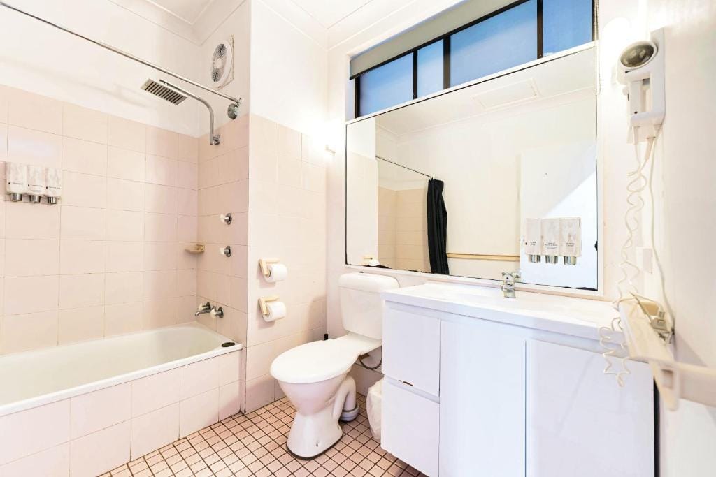 Country 2 Coast Motor Inn Coffs Harbour — 3