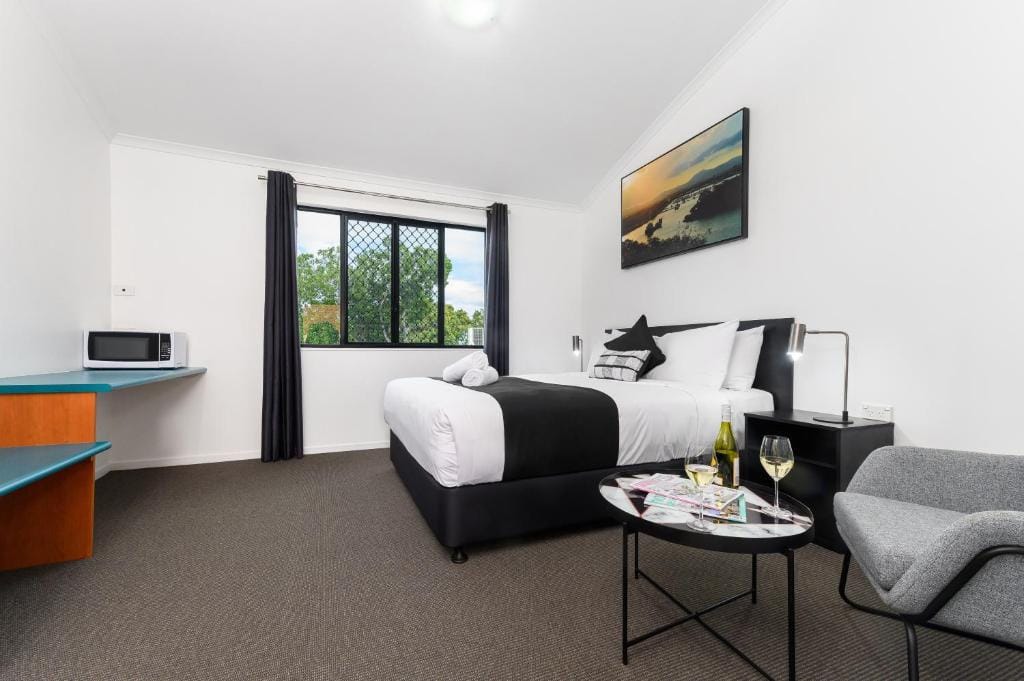 CQ Motel Gladstone — 1