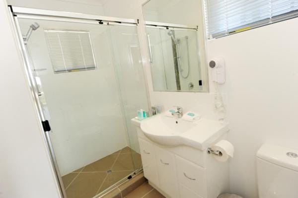 Gladstone Heights Executive Apartments — 3