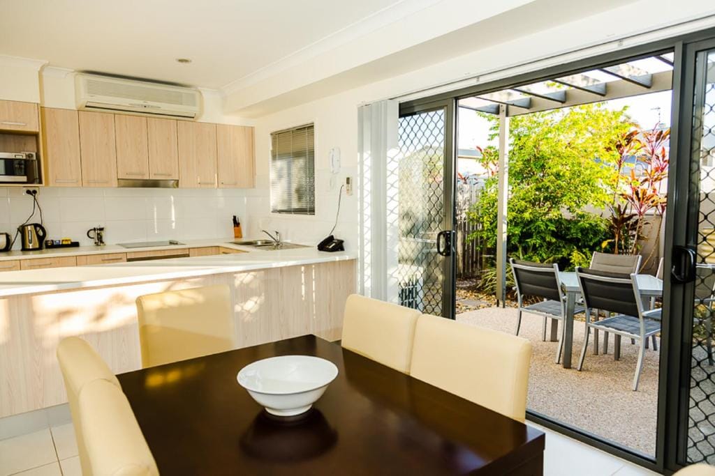 Gladstone Heights Executive Apartments — 4