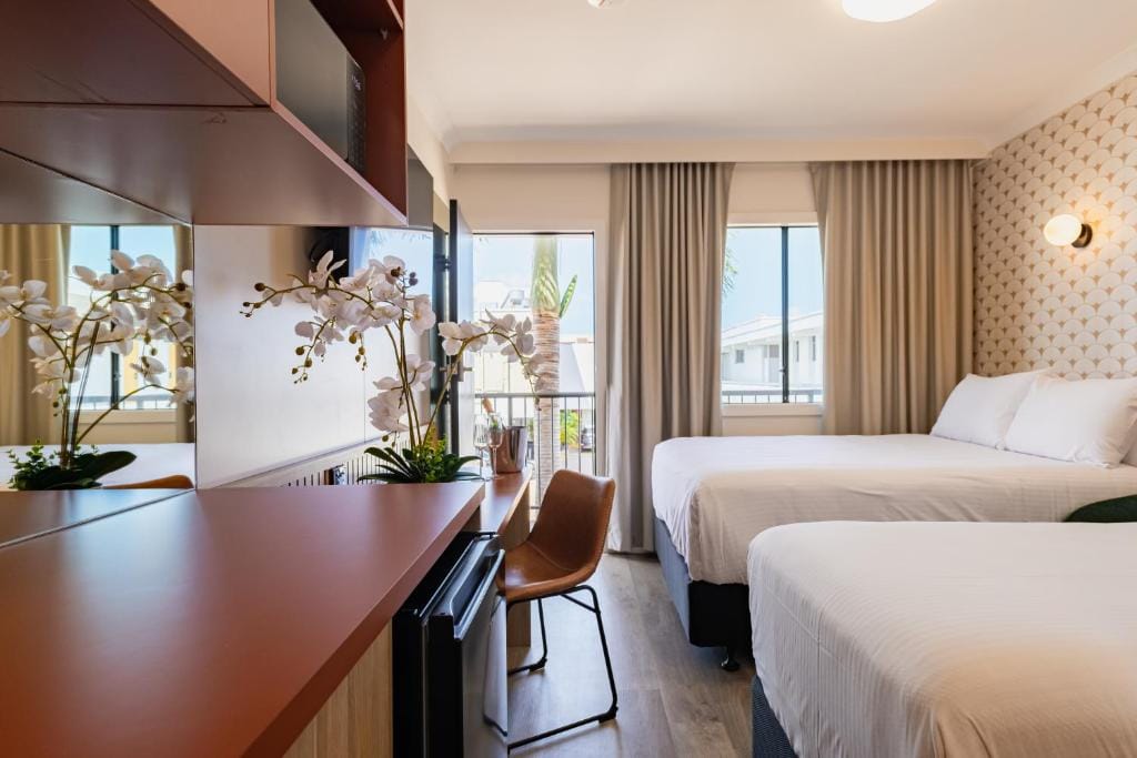 The Queens Hotel Gladstone — 2
