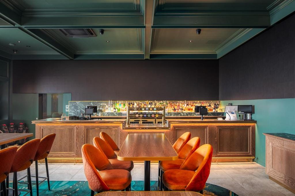 The Queens Hotel Gladstone — 4