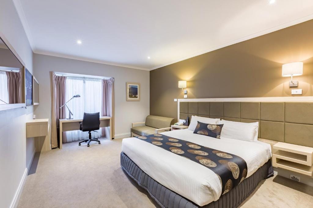 The Waverley International Hotel — 1