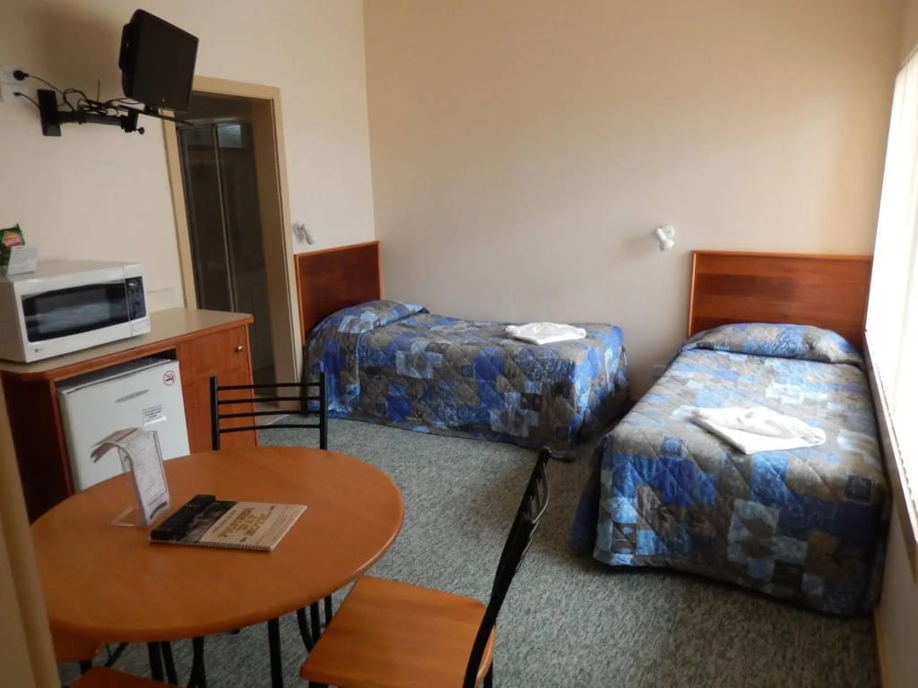 Pioneer Way Motel — 3