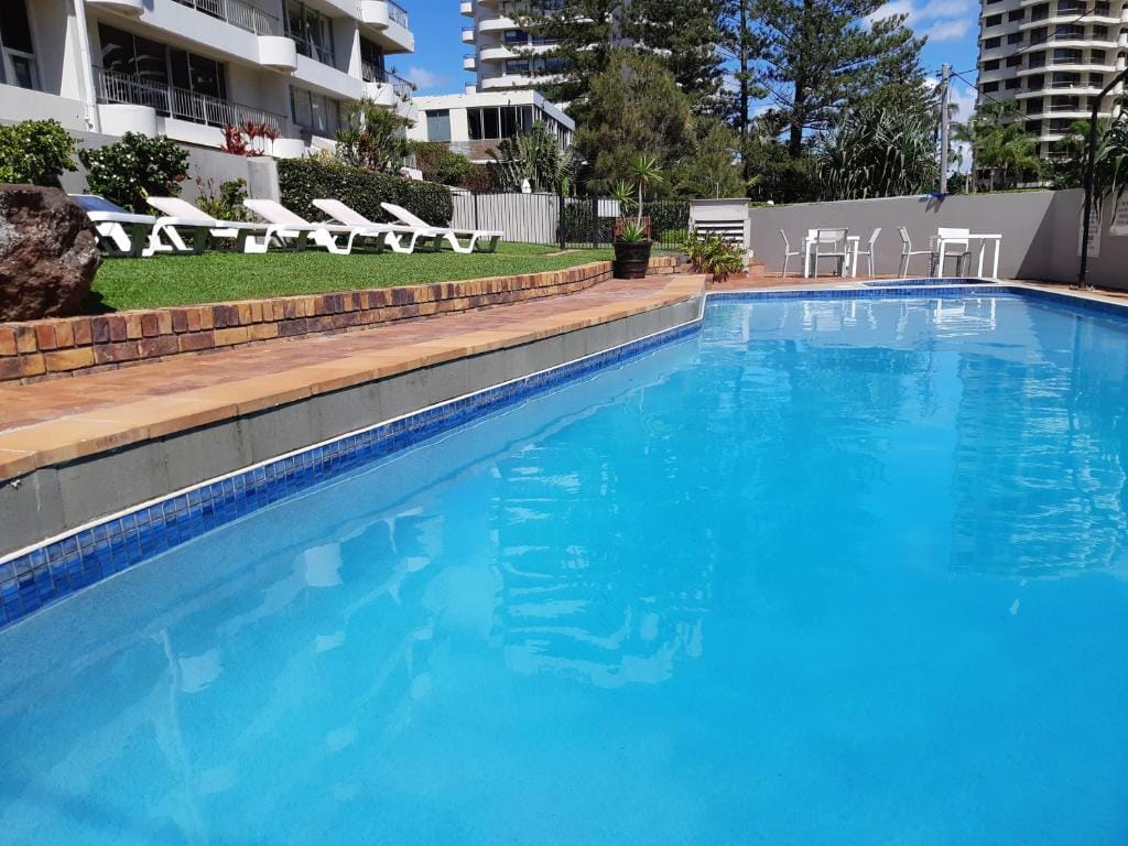Surfers Chalet — 4