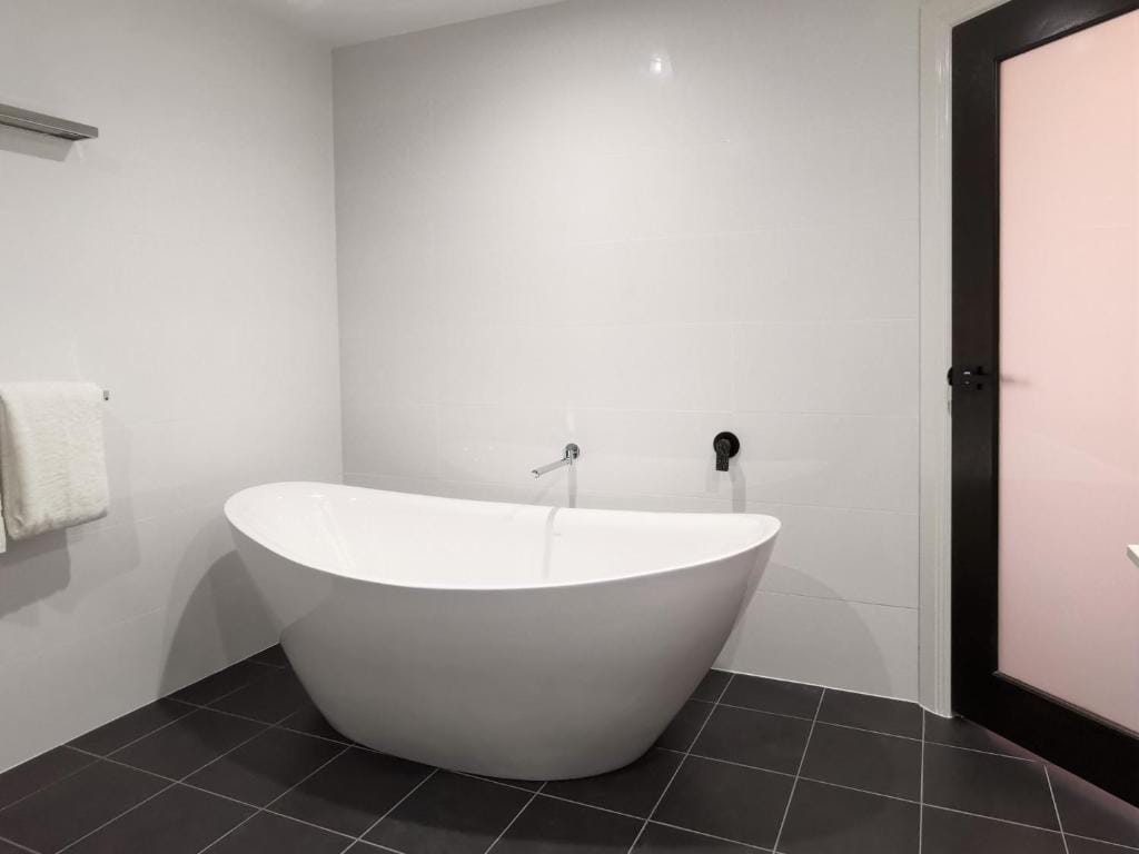 The Abbey Motel Goulburn — 3