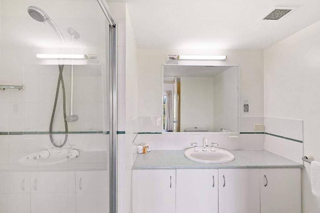 White Crest Apartments — 2