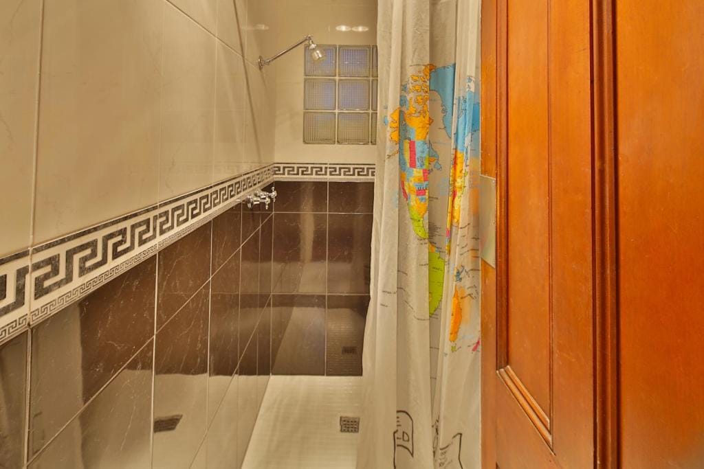 Astor Private Hotel — 3