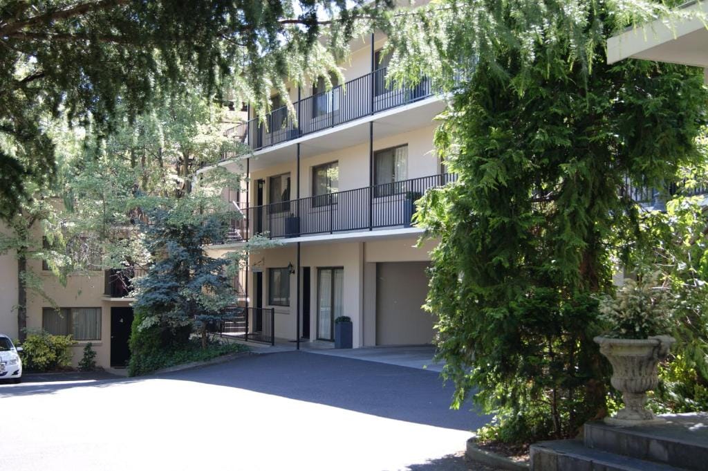 Grosvenor Court Apartments — 1