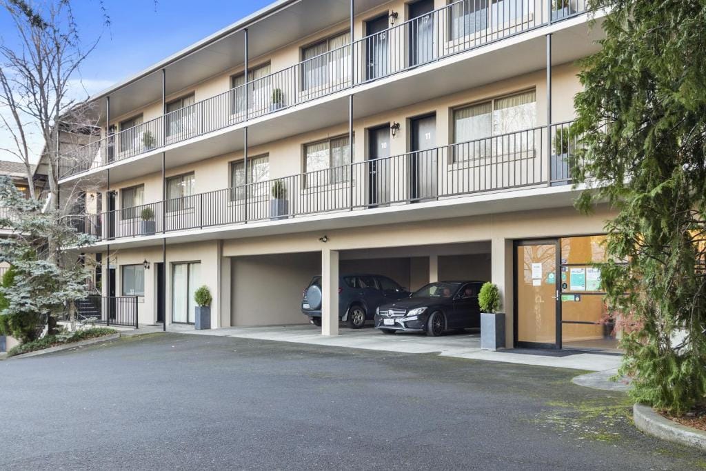 Grosvenor Court Apartments — 5