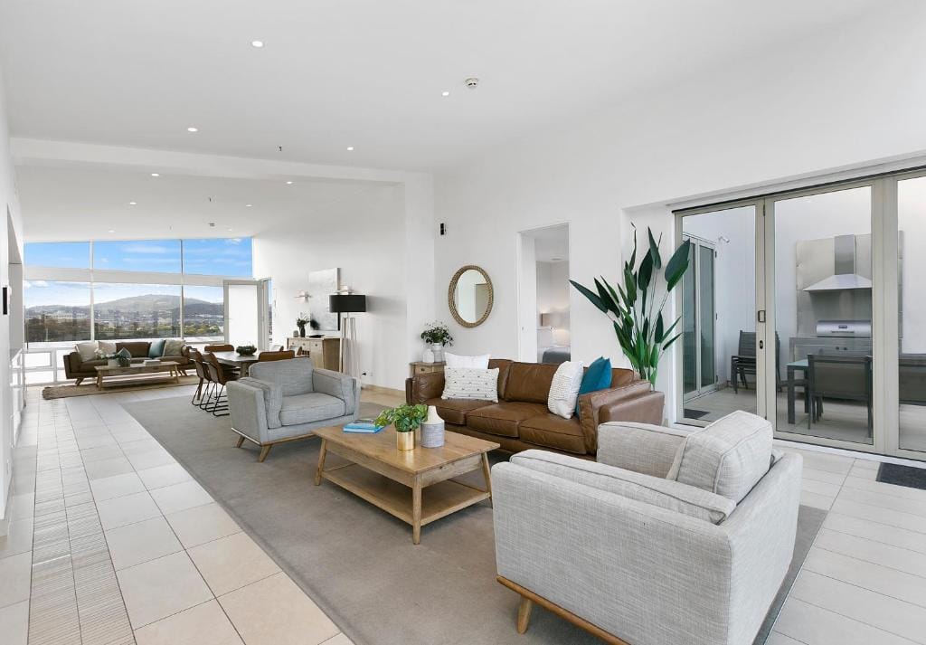 Sullivans Cove Apartments — 3