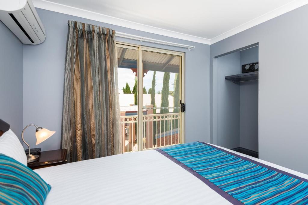 Quest Yelverton Kalgoorlie — 2