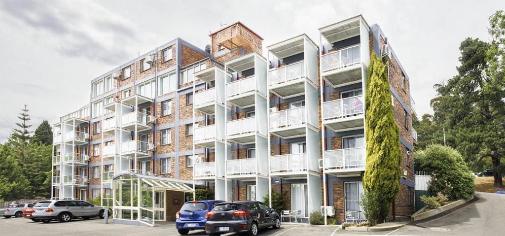 Adina Place Motel Apartments — 1