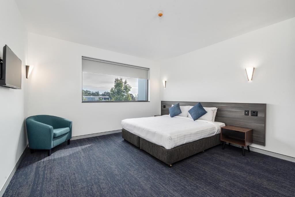 Thornton Executive Hotel — 1
