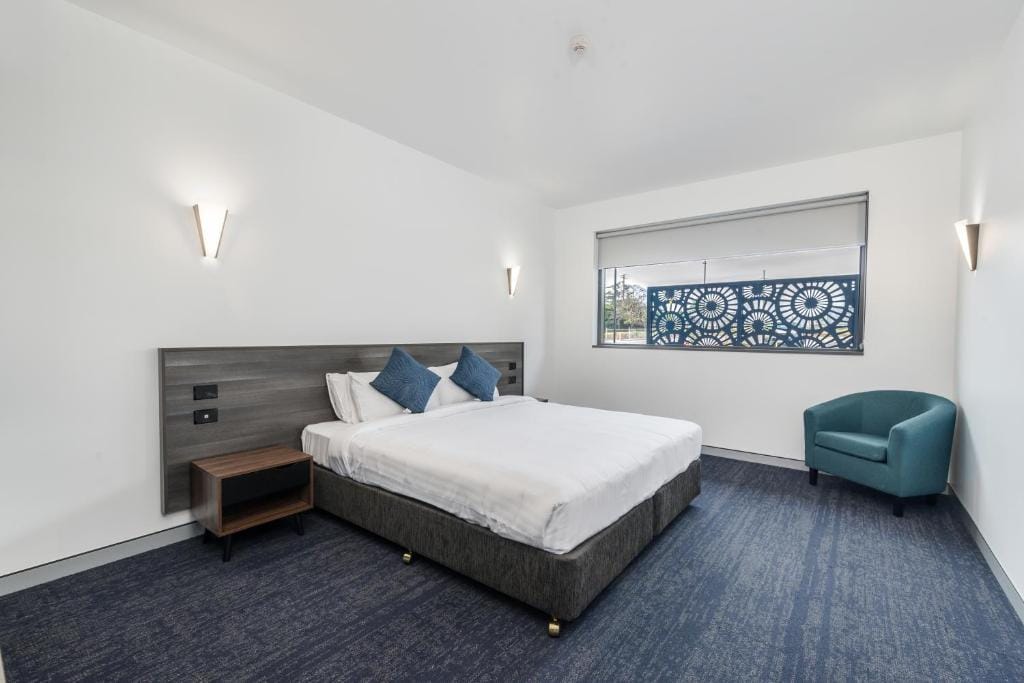 Thornton Executive Hotel — 2