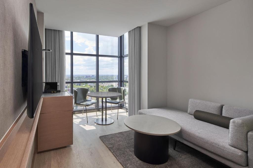 Courtyard by Marriott Melbourne Flagstaff Gardens — 4