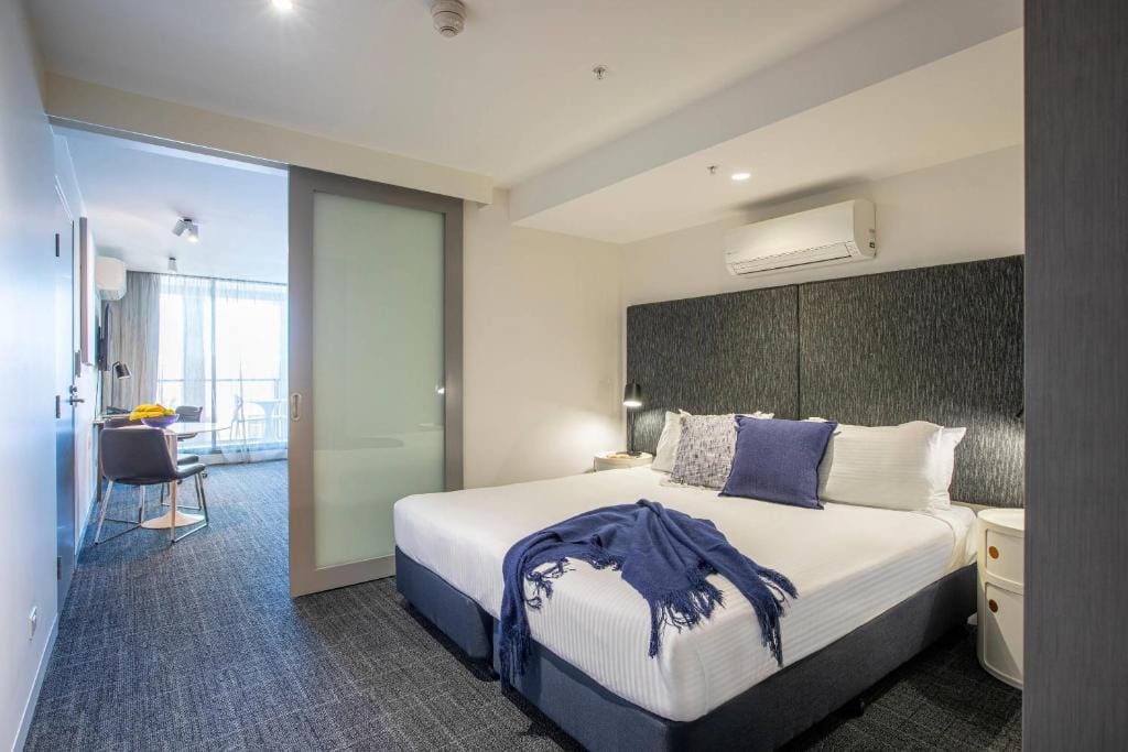 MainStay Suites Abbotsford — 1