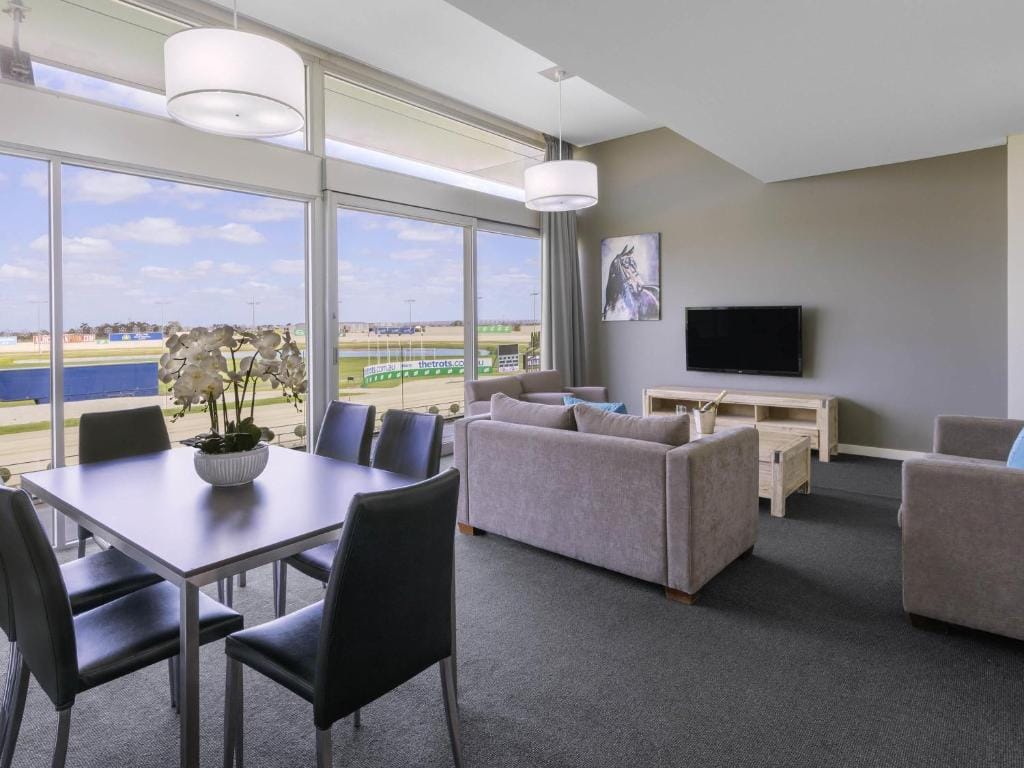 Mantra Melbourne Melton — 5