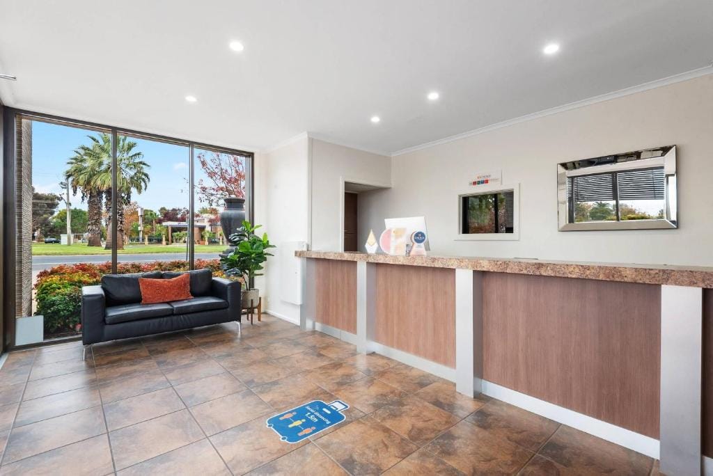 Comfort Inn Deakin Palms — 5