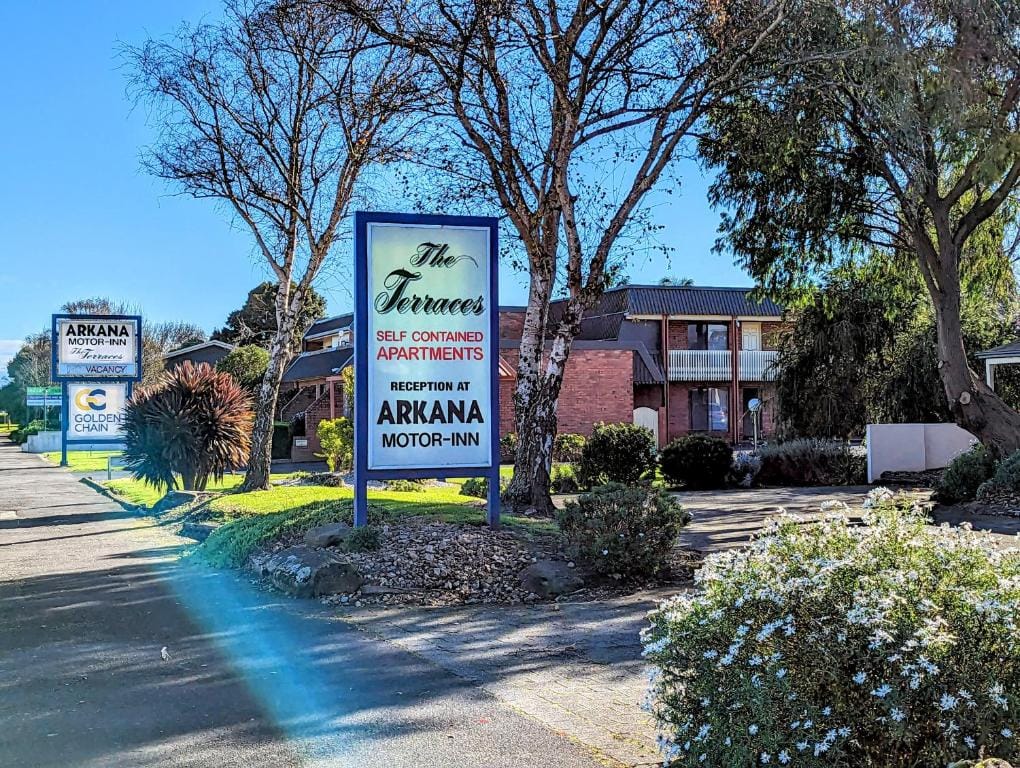 Arkana Motor Inn & Terrace Apartments — 3